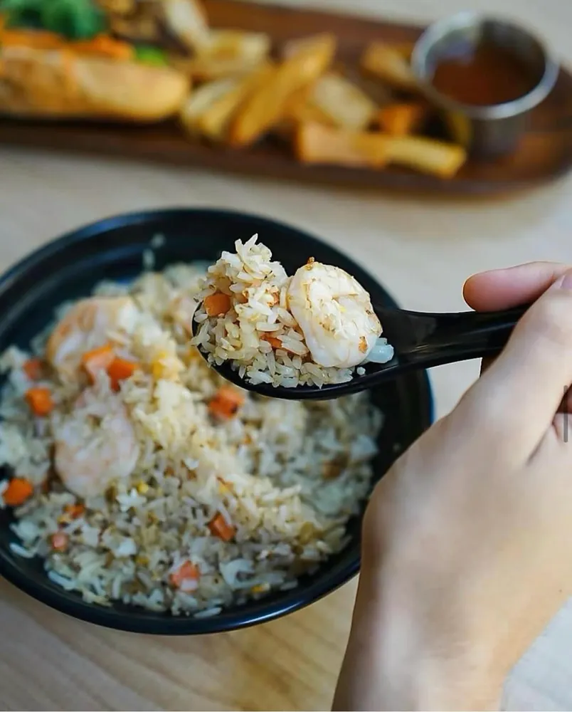 Arroz frito con huevo y zanahoria en Kiu Nam, restaurante vietnamita en Barcelona